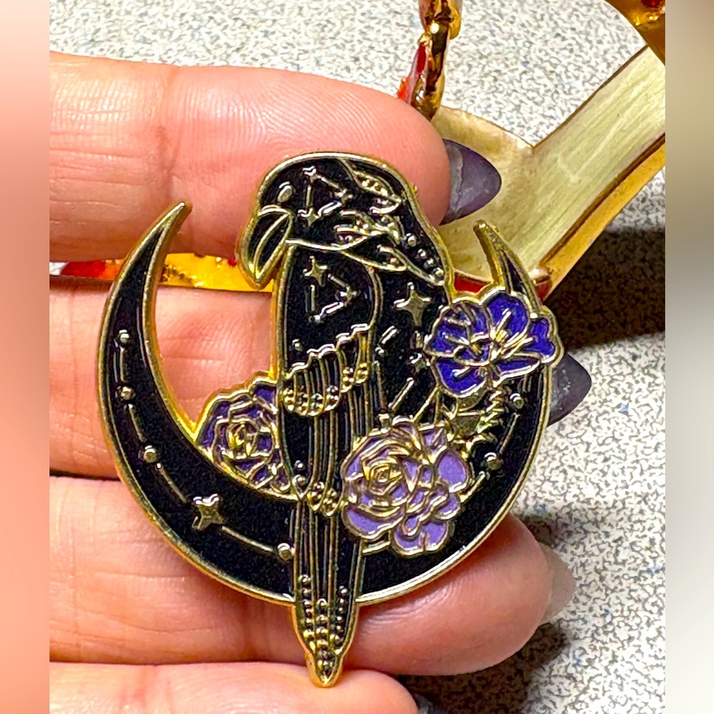 🐦‍⬛pin-brooch crow raven goth/wiccan/witchy, x large-Moon